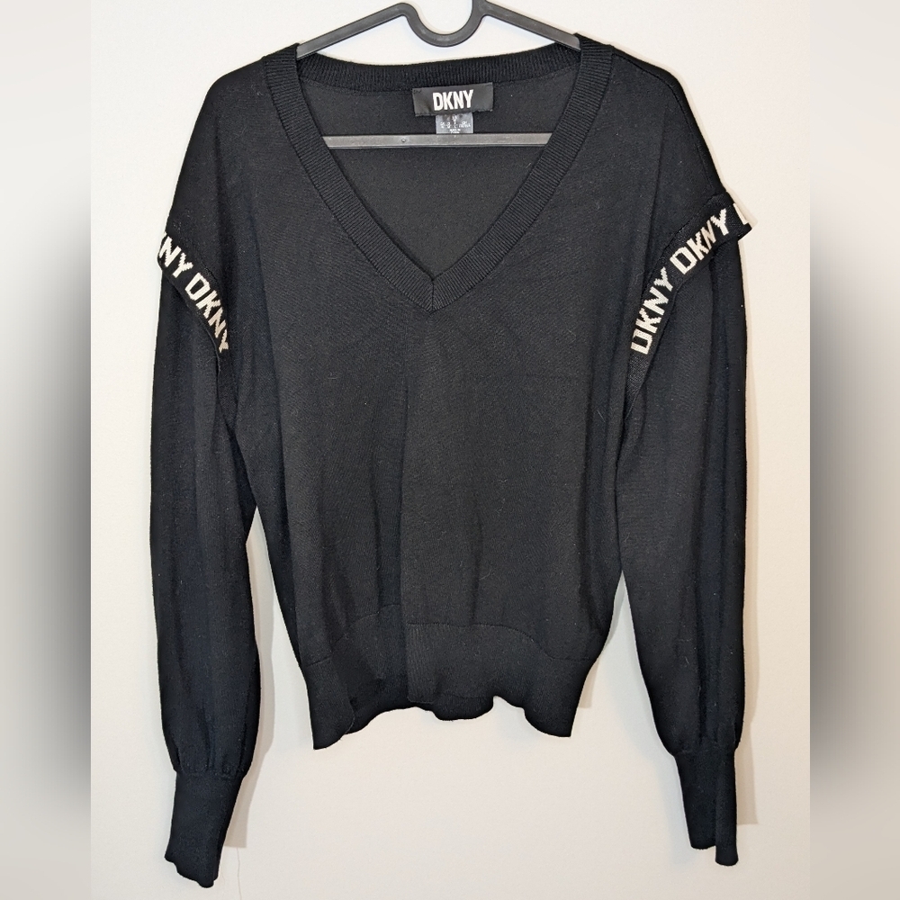 DKNY V neck long sleeve sweater logo shoulder detail black - size M